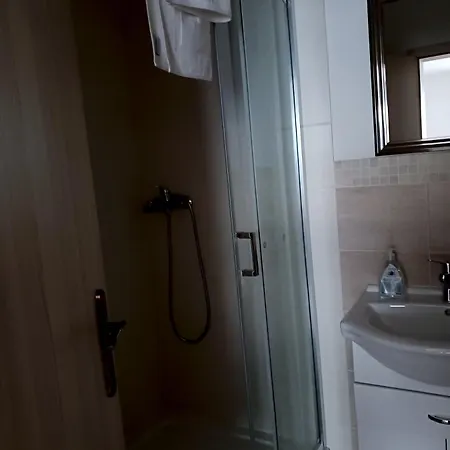 U Simony ゲストハウス Mengusovce